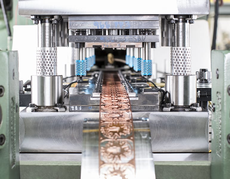 进步重型模具冲压